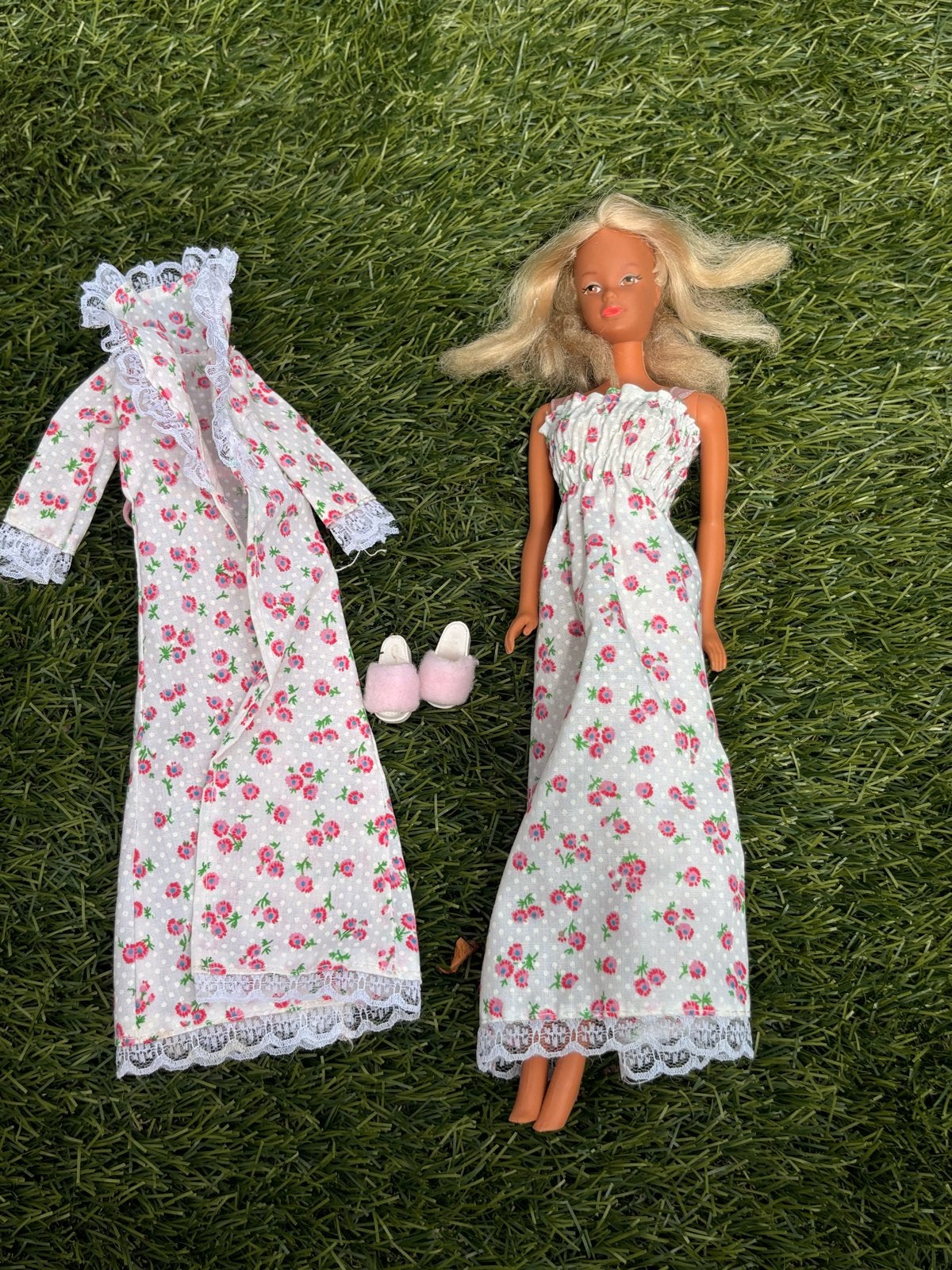 Vintage Barbie met nachtjapon en badjas, Ophalen of Verzenden, Gebruikt, Barbie