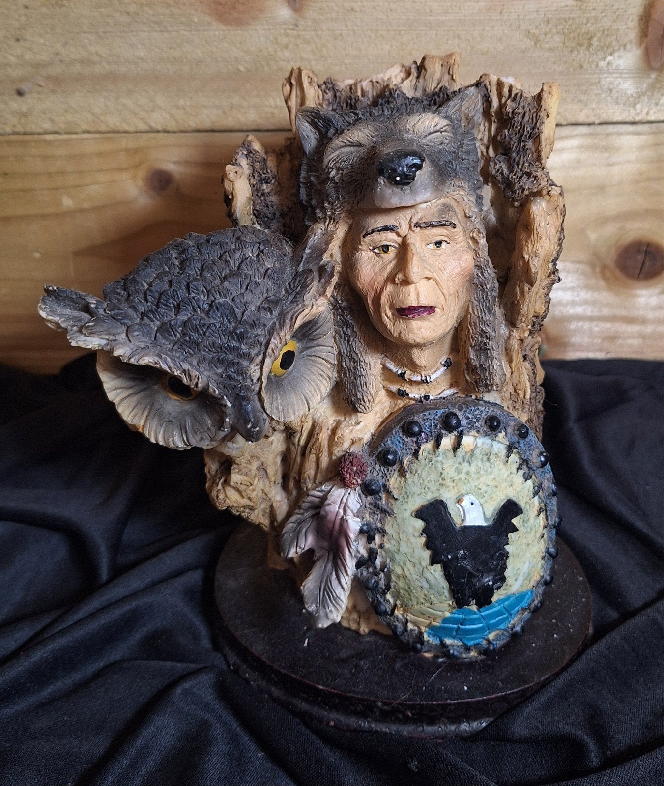Indianenbeeld met Uil, Wolvenmuts en Schild, Ophalen of Verzenden, Gebruikt, Mens
