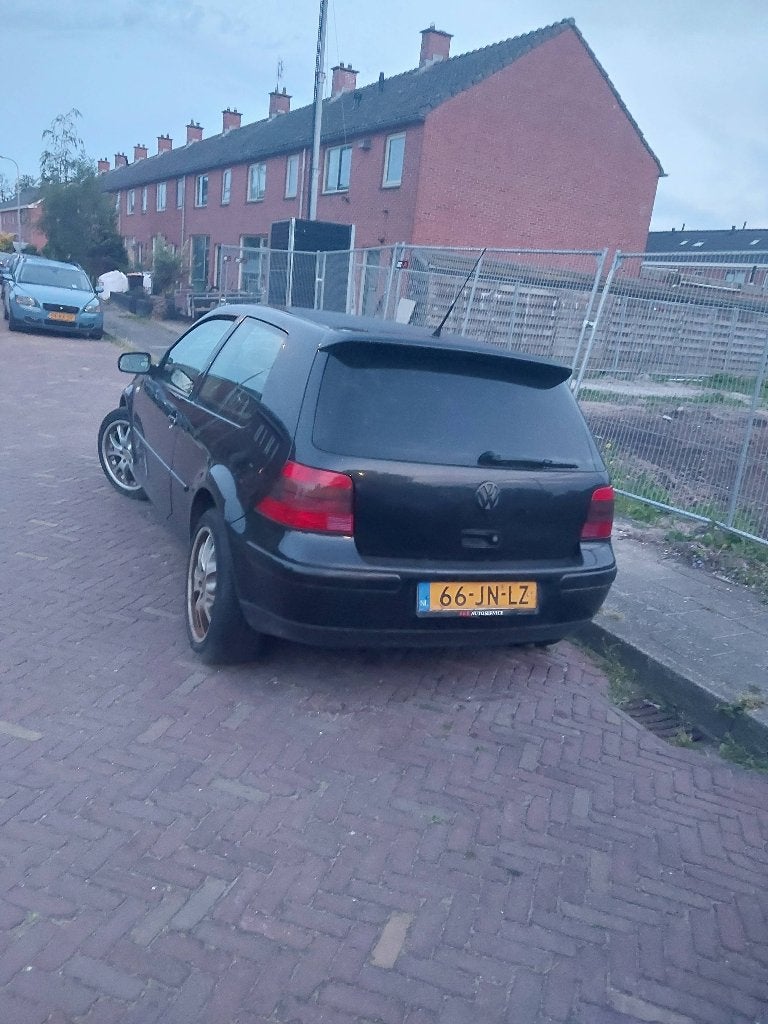 Volkswagen Golf 2.0 85KW 2002 Zwart, Ophalen