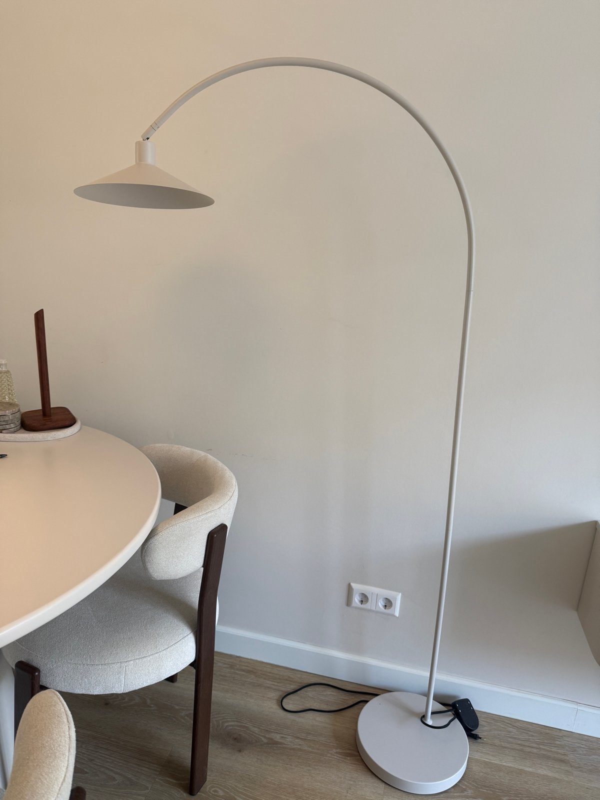 Moderne booglamp - Witte vloerlamp met E27 fitting, Huis en Inrichting, Ophalen, E27 (groot), Zo goed als nieuw, Metaal