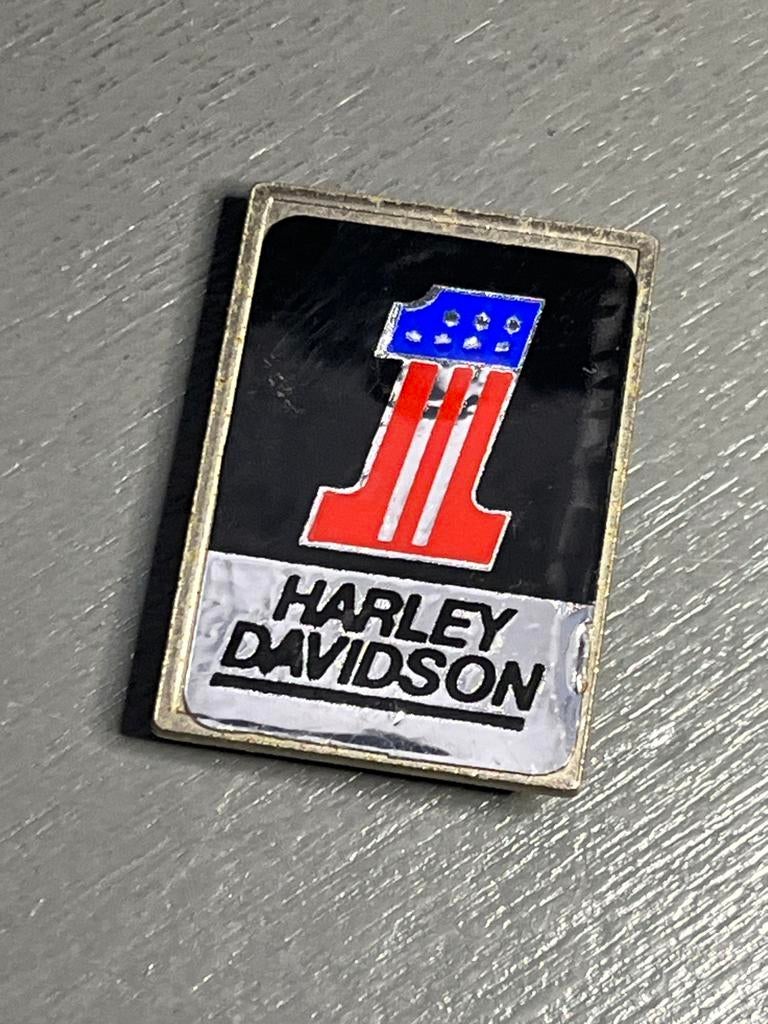 Vintage Harley Davidson Pin - Made in England, Gebruikt, Ophalen of Verzenden, Speldje of Pin, Nvt