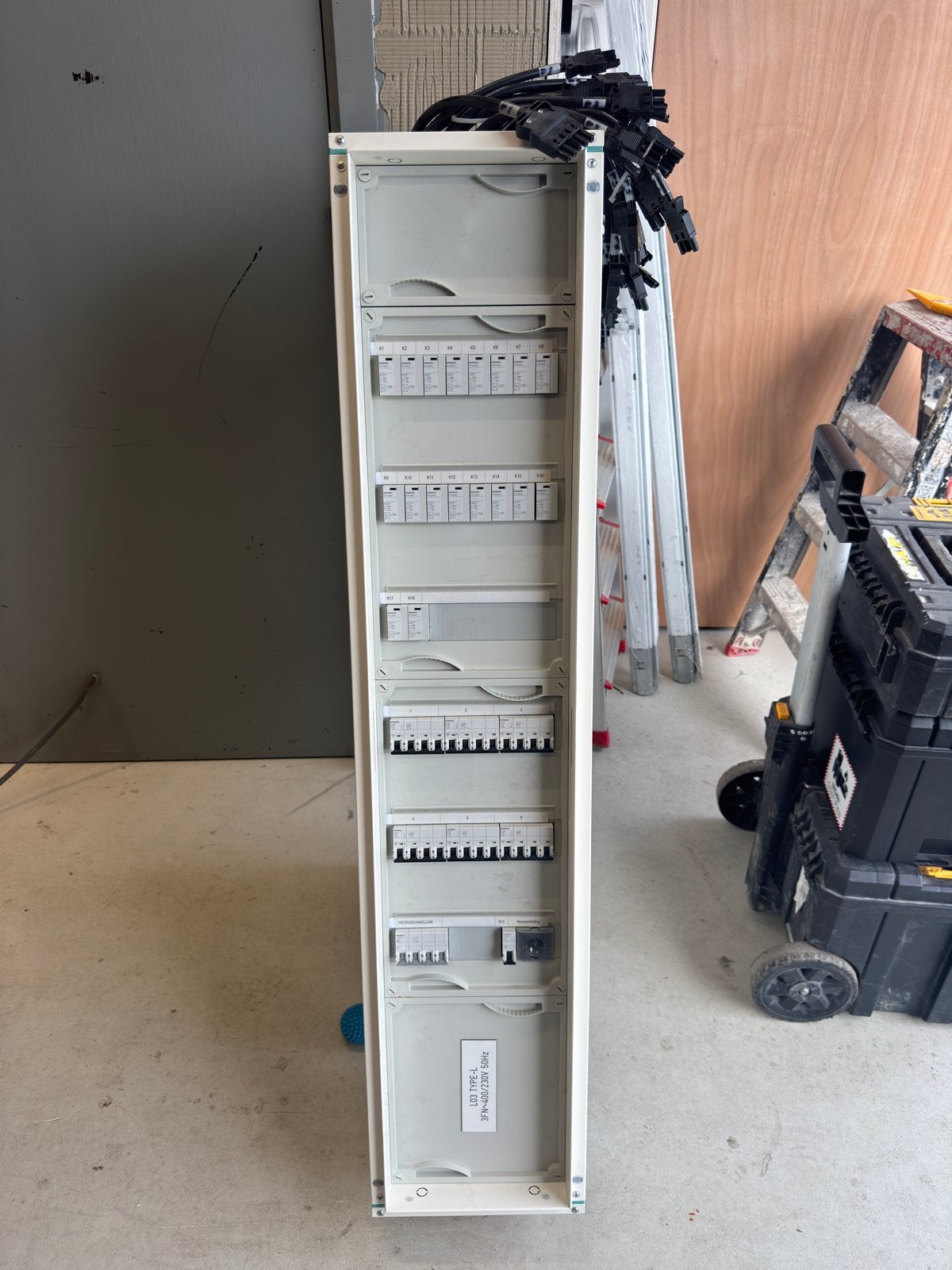 Meterkast 140x30x21, Doe-het-zelf en Verbouw, Ladders en Trappen, Ophalen of Verzenden, Zo goed als nieuw, Minder dan 2 meter