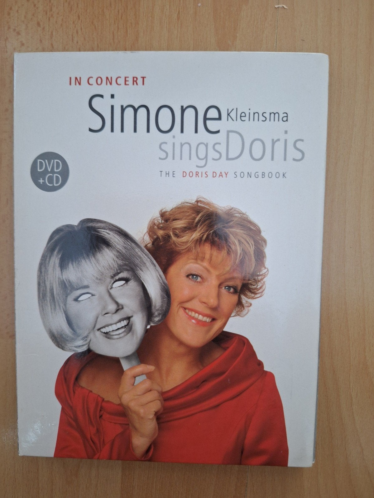 Simone Kleinsma sings Doris (DVD + CD) - In Concert, Alle leeftijden, Nederlands, Zo goed als nieuw, Inclusief doosje