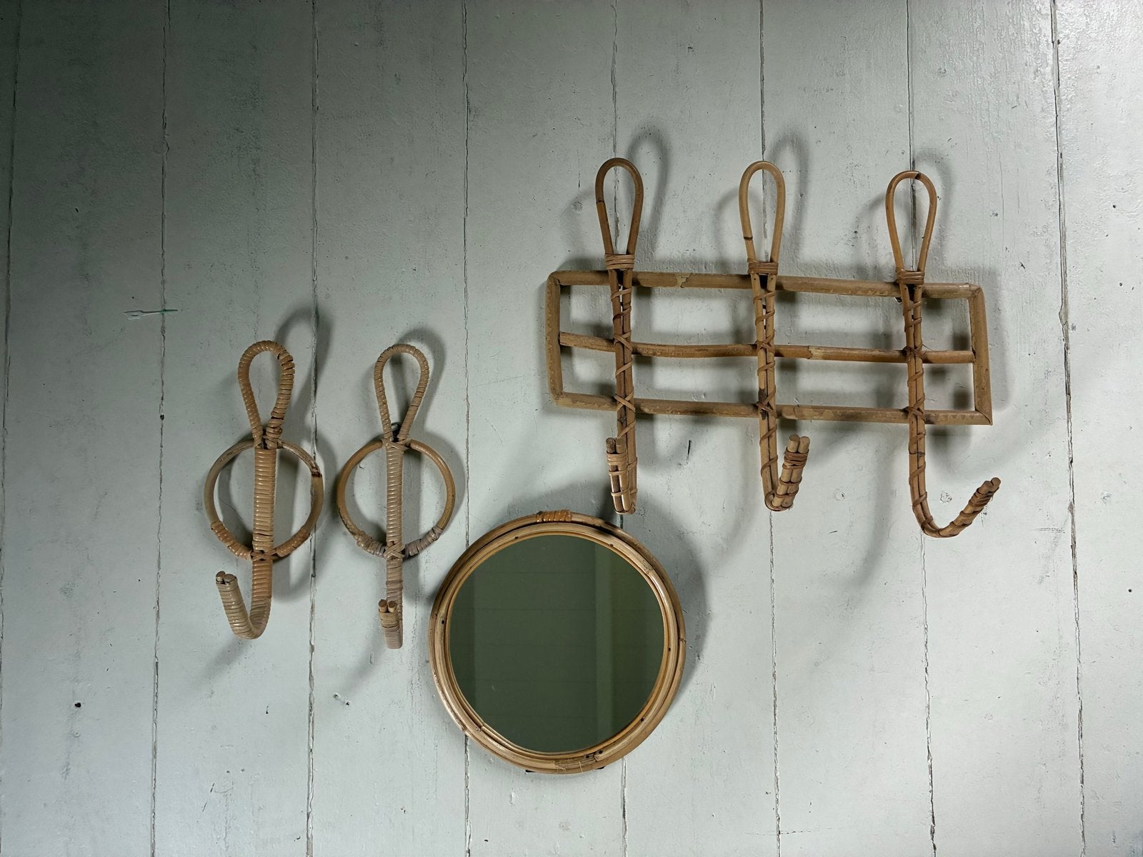 Rotan kapstokken set met Sissyboy rotan spiegel, Huis en Inrichting, Woonaccessoires | Spiegels, Minder dan 50 cm, Gebruikt, Rond