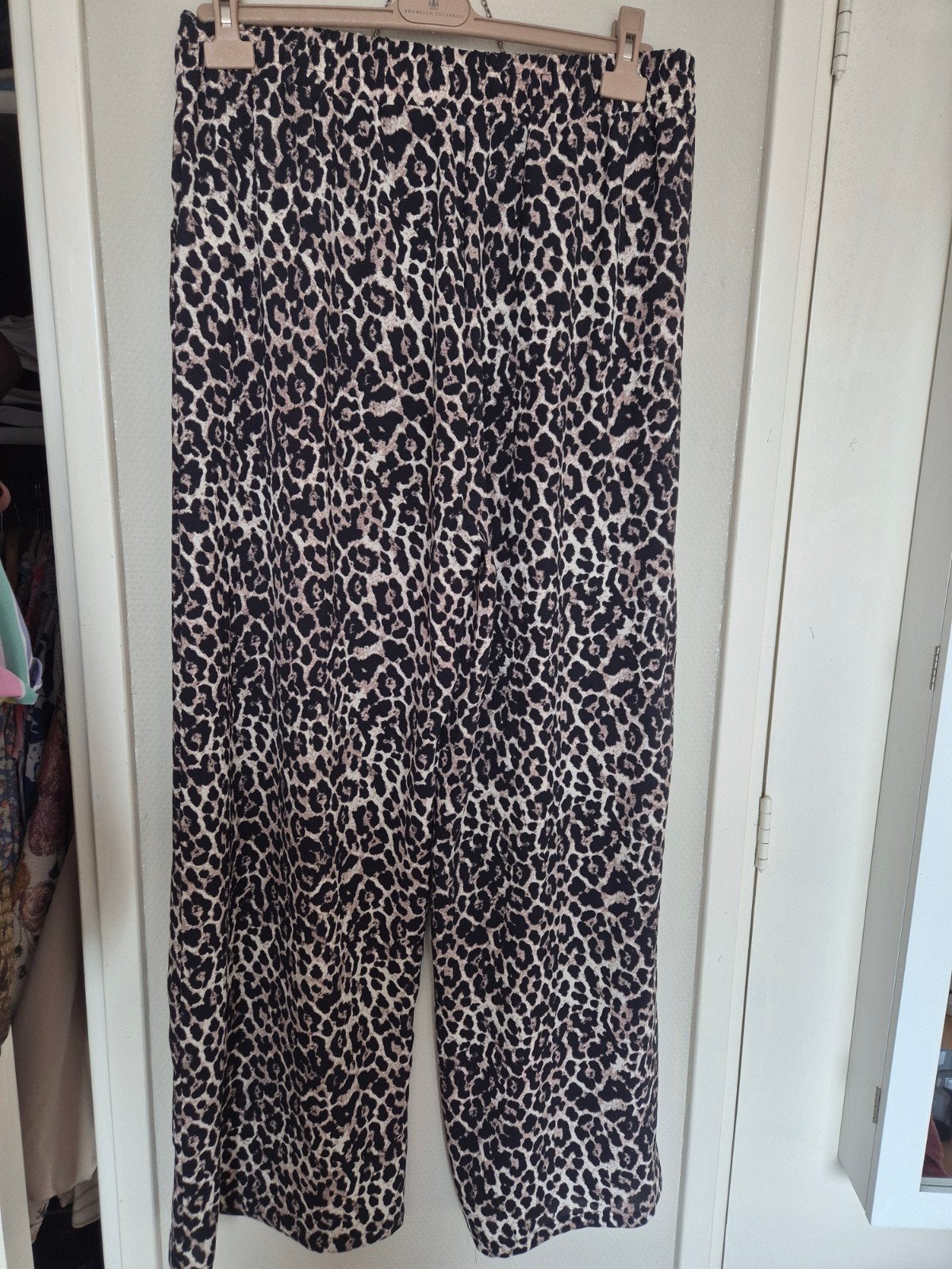 casual ladies wide leg panterprint broek 42 44, Bruin, Maat 42/44 (L), Nieuw, Ophalen of Verzenden