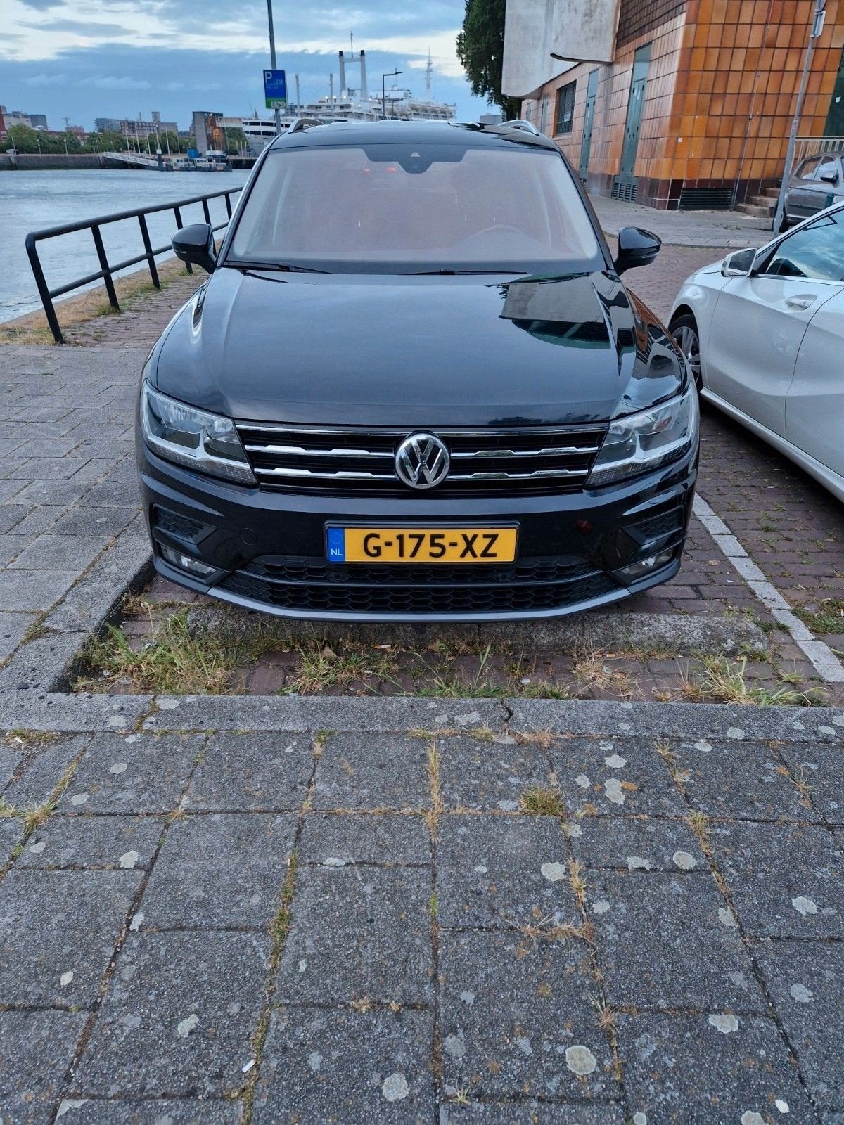 volkswagen tiguan allspace 1.5 TSI 2020 7p, Euro 6, Zwart, Handgeschakeld, Grijs