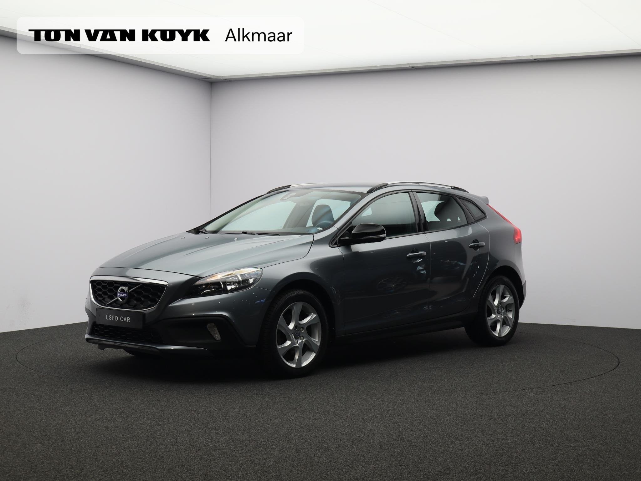 Volvo V40 Cross Country T4 180PK Momentum / Trekhaak / 17" /