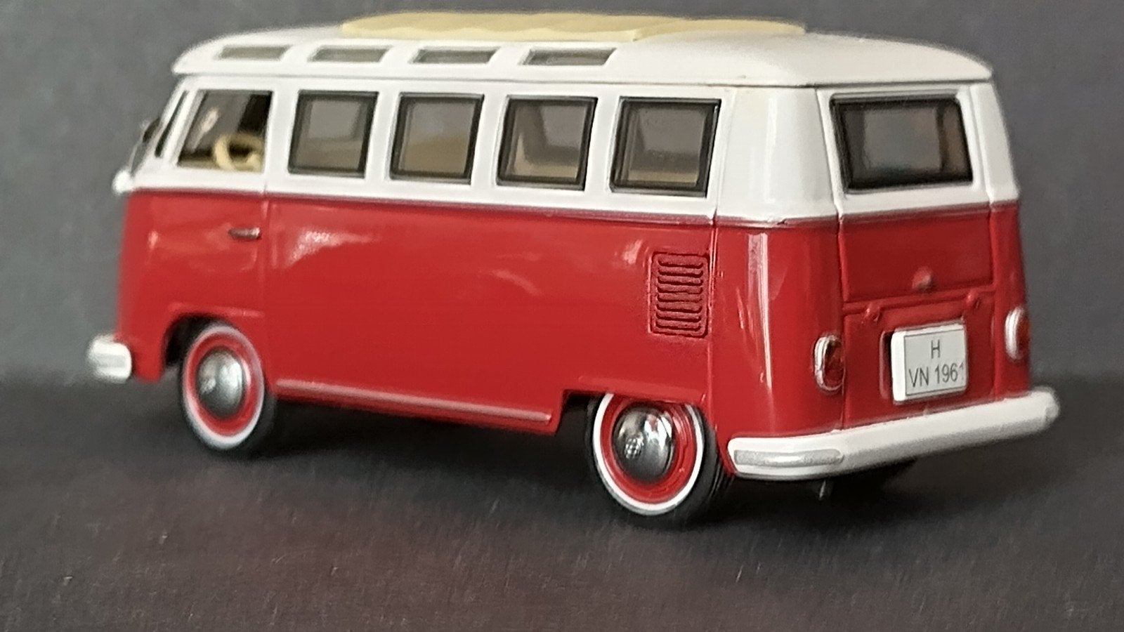 Volkswagen VW T1 Samba 1:43 Schuco Pol, Hobby en Vrije tijd, Auto, Verzenden, ., Zo goed als nieuw