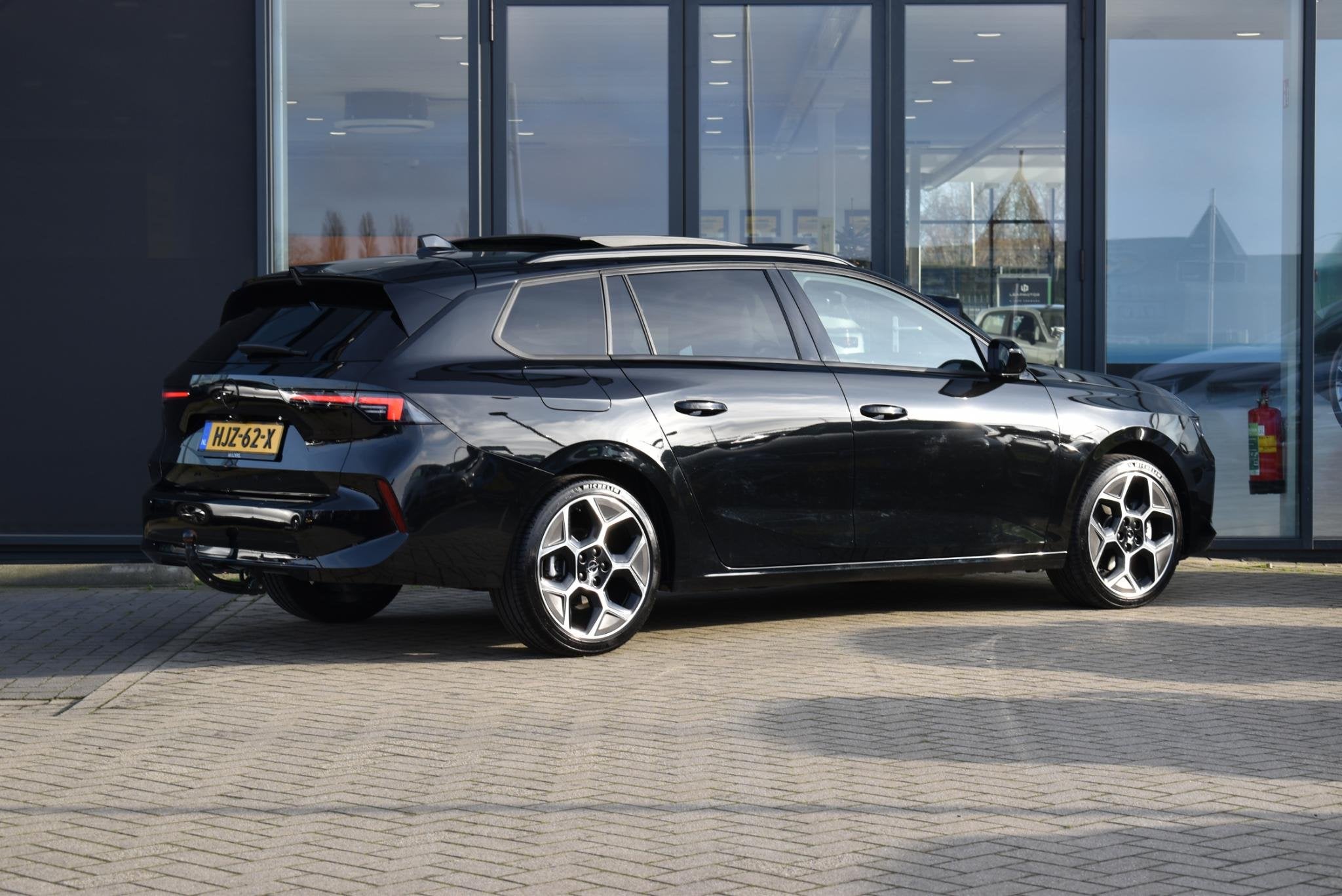 Opel Astra Sports Tourer 1.2 Turbo Hybrid Ultimate | Schuif-, Euro 6, 1199 cc, Alcantara, Zwart