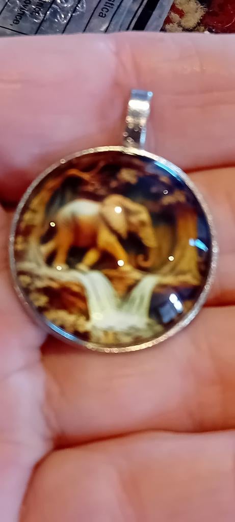 Glazen hanger met olifant en waterval, Overige kleuren, Glas of Kristal, Nieuw, Ophalen of Verzenden