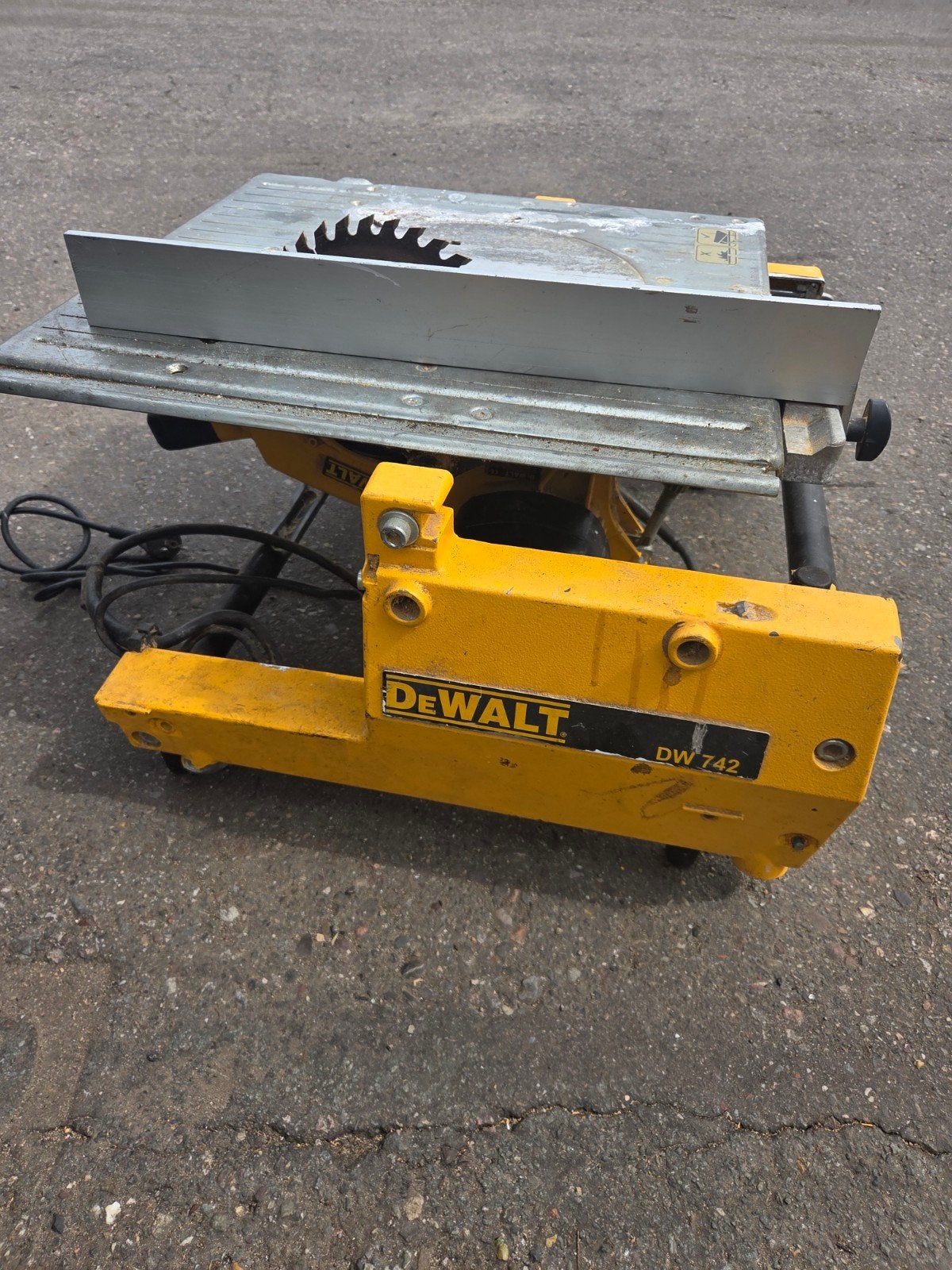 DeWalt DW742 Tafelzaag - Krachtige en Betrouwbare Zaag, Doe-het-zelf en Verbouw, Gereedschap | Zaagmachines, Gebruikt, Cirkelzaag