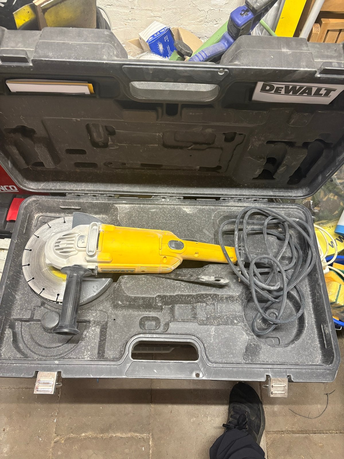 Dewalt Grote Slijptol met Diamant- en Doorslijpschijf, Doe-het-zelf en Verbouw, Ophalen of Verzenden, Gebruikt, 1000 watt of meer