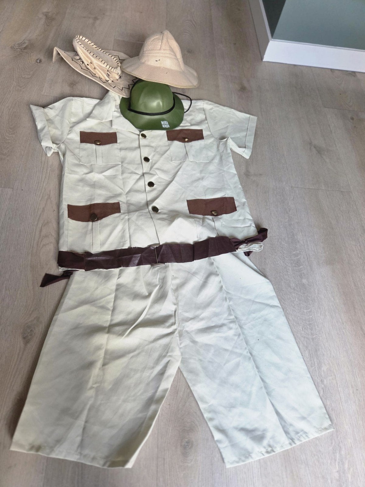 Safari kostuum - Compleet met hoeden, Maat 52/54 (L), Carnaval, Ophalen of Verzenden, Zo goed als nieuw