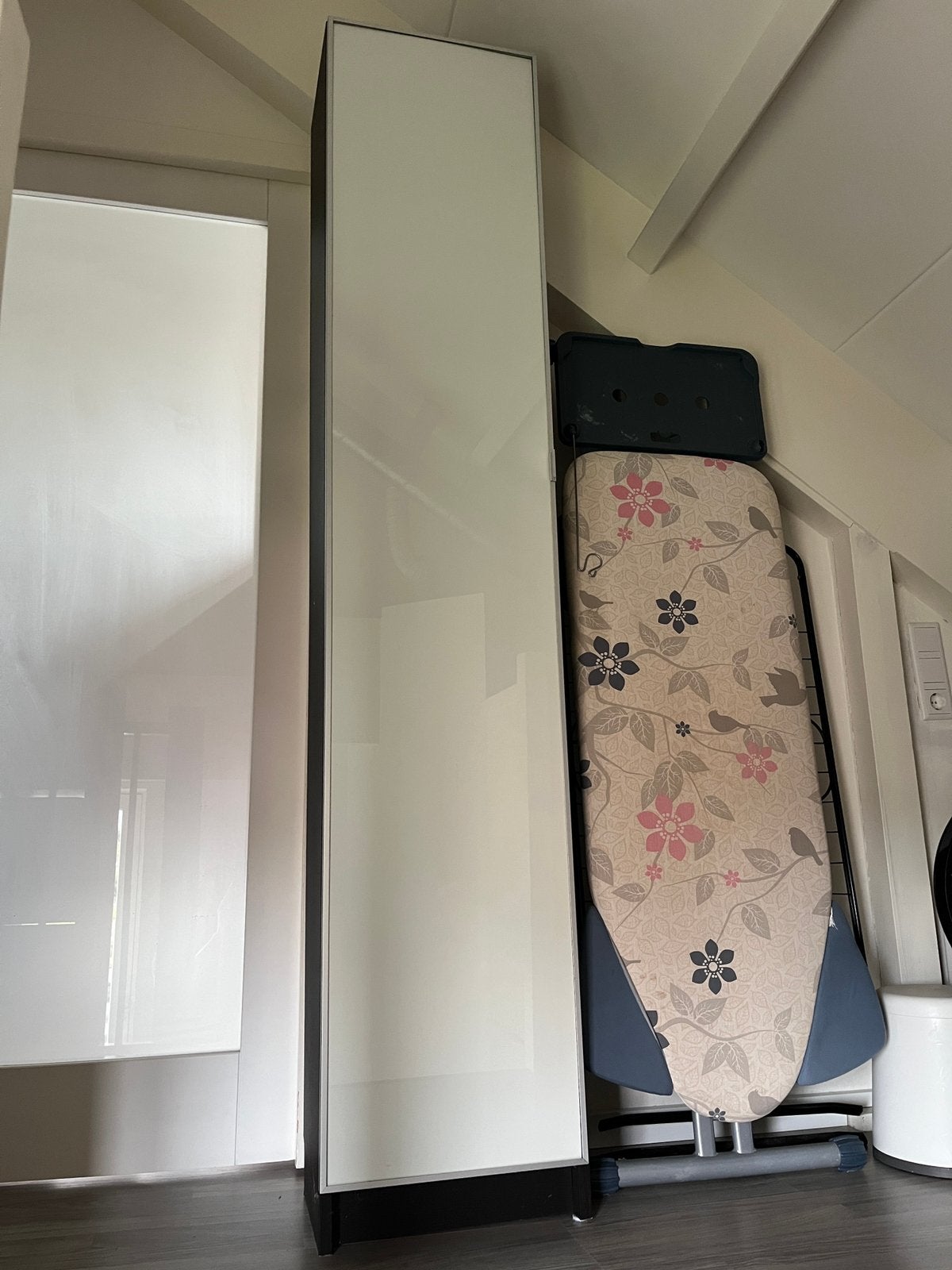 GRATIS Kastje 30d x 40b x 202h met melkglas deur, Ophalen, Gebruikt