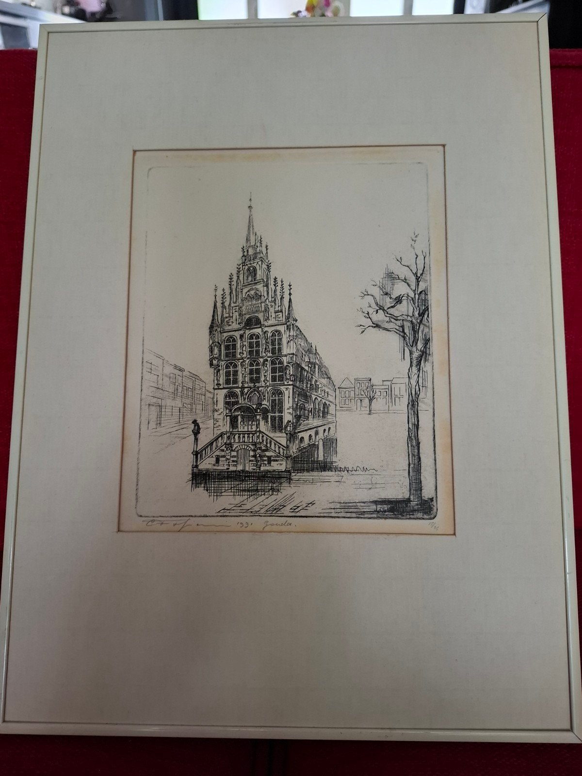 Ets van het Stadhuis van Gouda, gesigneerd 1931, Antiek en Kunst, Ophalen, Ets, Stadsgezicht, Gesigneerd