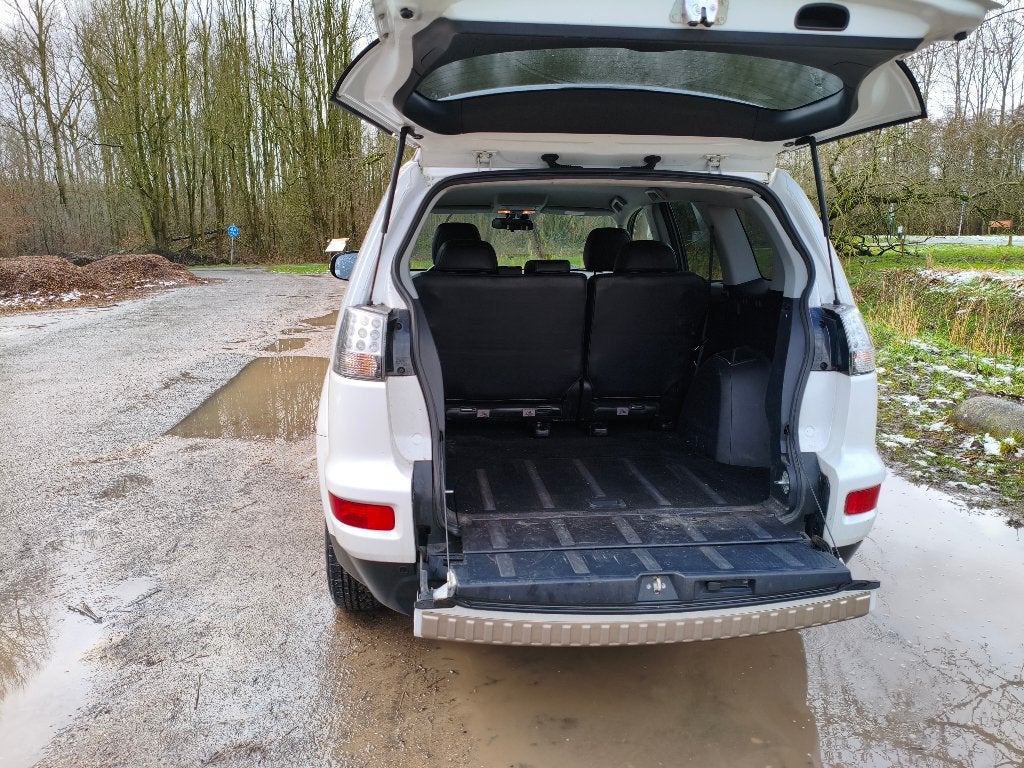 Foto 12 van Mitsubishi Outlander 2.4 125KW 4WD 2010 Wit