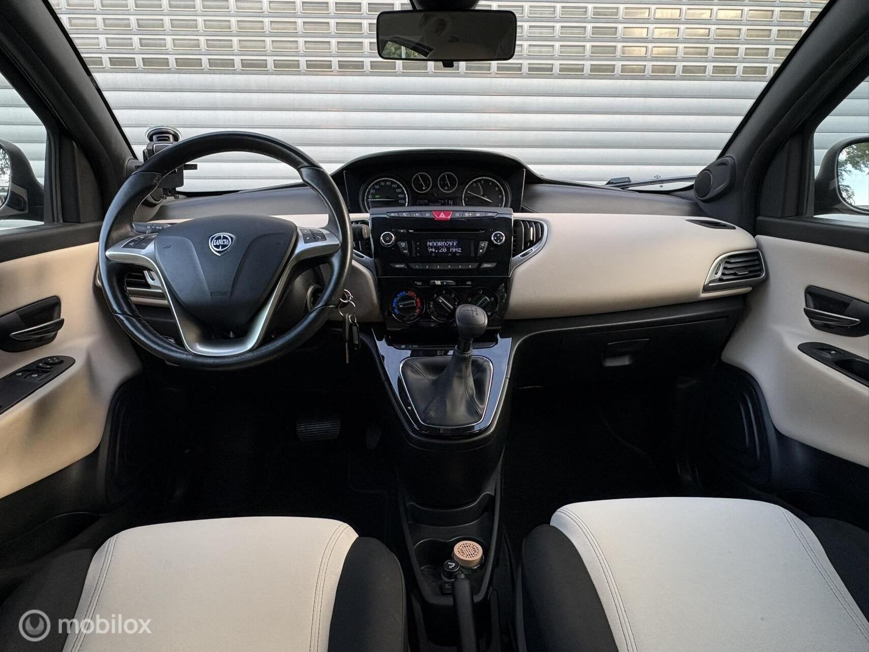 Lancia Ypsilon 0.9 TwinAir 30th Anniversary*NEDERLANDS*UNIEK, Auto's, 86 pk, Origineel Nederlands, Electronic Stability Program (ESP)