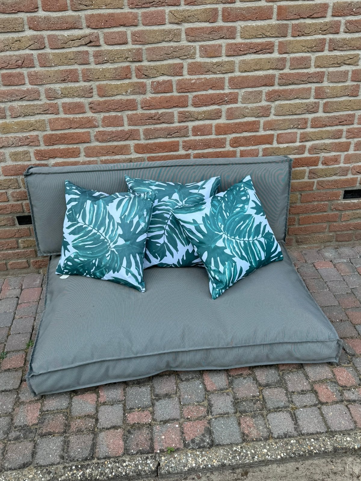 Palletkussens grijs + 3 sierkussens, Ophalen, Zo goed als nieuw