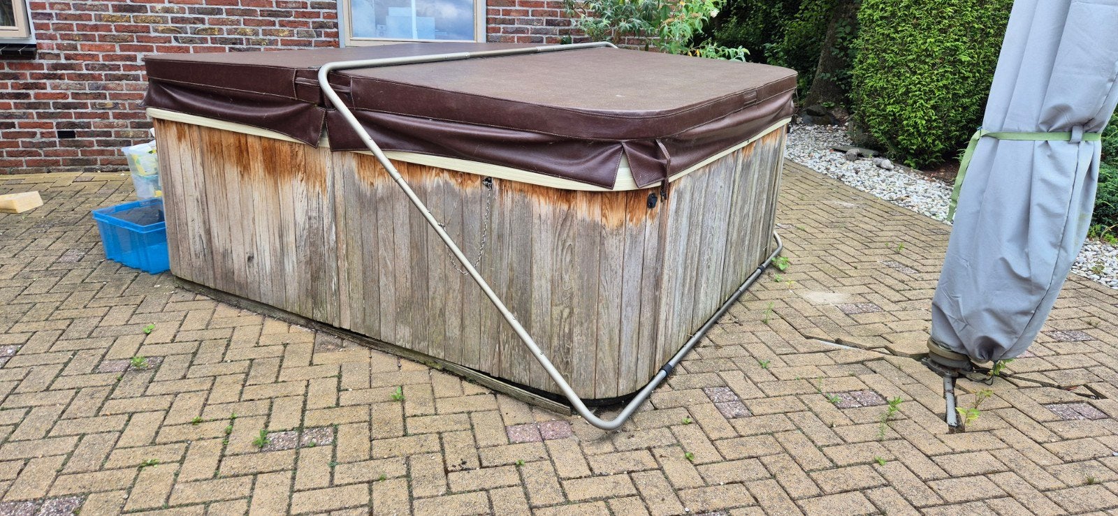 Nordic Hot Tubs Jacuzzi met afdekzeil en trap, Ophalen, Gebruikt, Trap, Vast