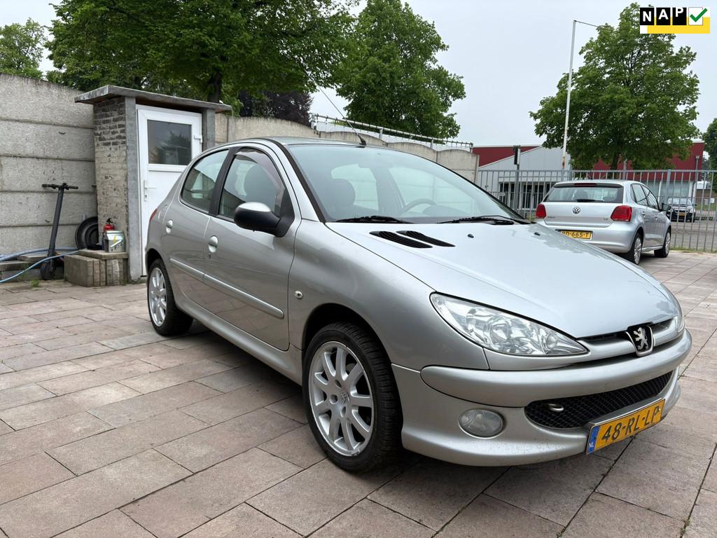 Peugeot 206 1.4 Air-line 2, Voorwielaandrijving, Stof, 31 €/maand, 4 cilinders