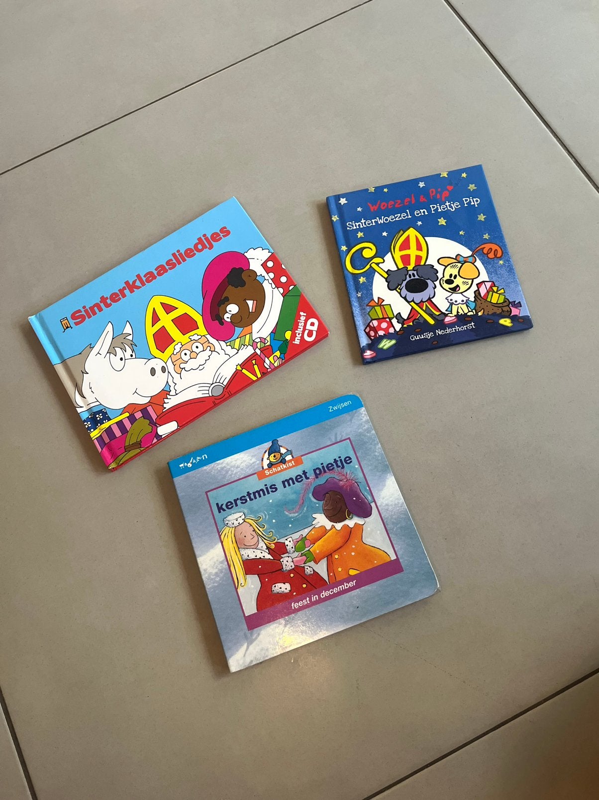 3 verschillende sinterklaas boekjes, Ophalen of Verzenden, Zo goed als nieuw