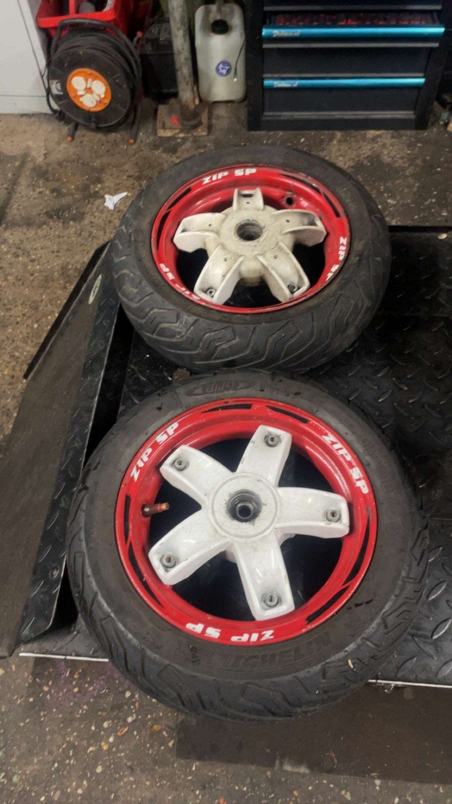 Zip SP motorvelgen set - zgan banden, Ophalen of Verzenden, Zo goed als nieuw, Overige typen, Piaggio