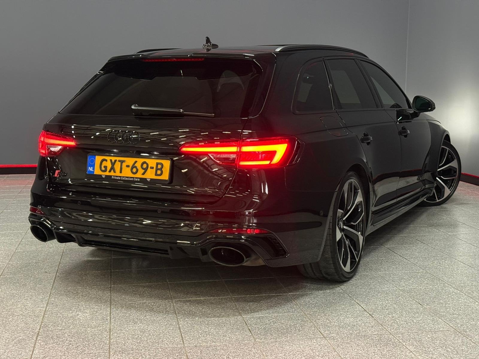 Audi RS4 Avant 2.9 TFSI quattro Pano|HUD|Carbon|B&O, Auto's, Audi, Automaat, Gebruikt, Zwart, Vierwielaandrijving