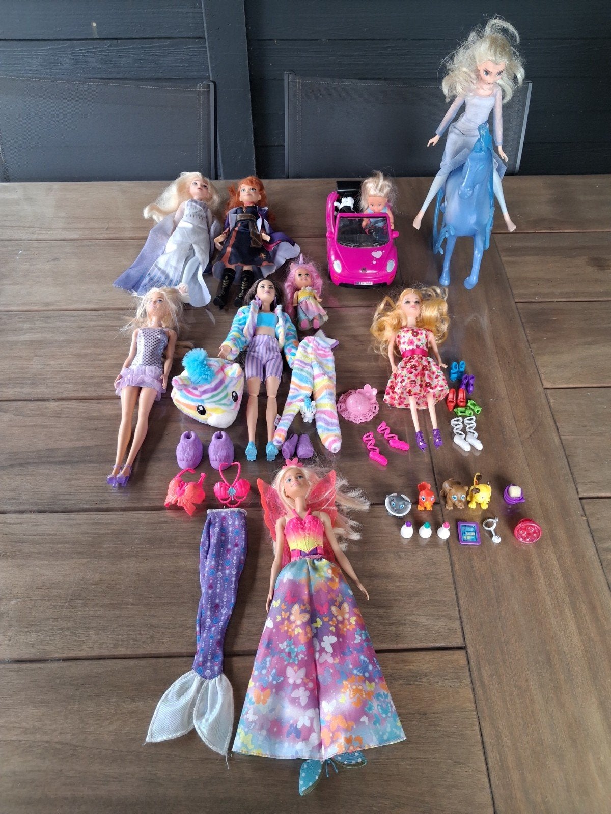 Barbies, Elsa, Anna en paard met diverse spullen, Ophalen, Gebruikt, Barbie