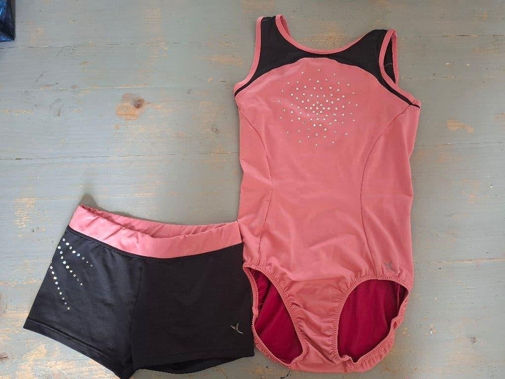 Turnpakje en turnbroekje zwart roze, Sport en Fitness, Turnen, Ophalen, Zwart, Zo goed als nieuw, Turnpak(je)