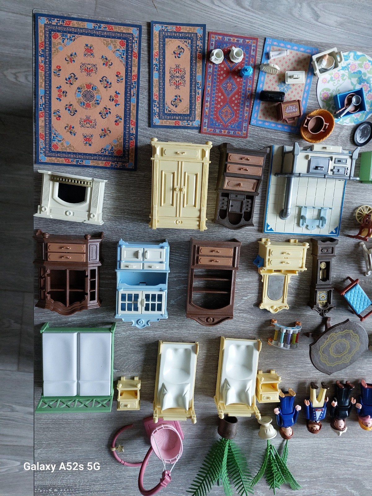 playmobiel  huis keuken en slaapkamer meubeltjes  met poppet, Ophalen of Verzenden, Poppenhuis