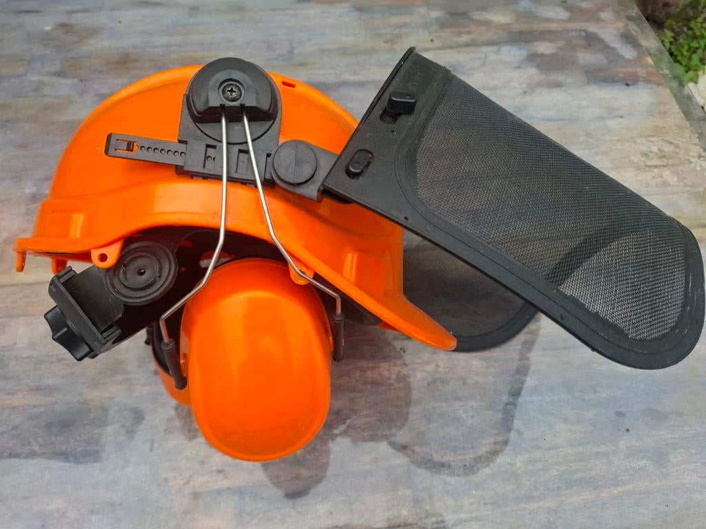 Stihl Veiligheidshelm en Tuigje voor Bosmaaier, Ophalen of Verzenden, Met vizier, Gebruikt