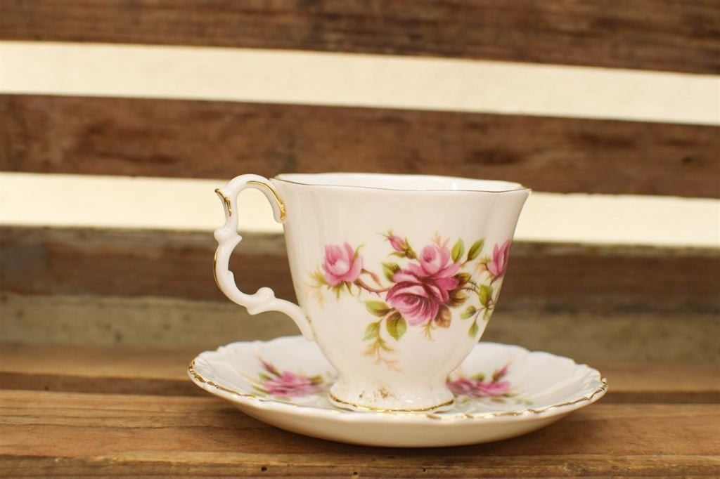 Royal Albert porseleinen kop en schotel 45304, Huis en Inrichting, Keuken | Servies, Gebruikt, Ophalen of Verzenden, Bord(en)