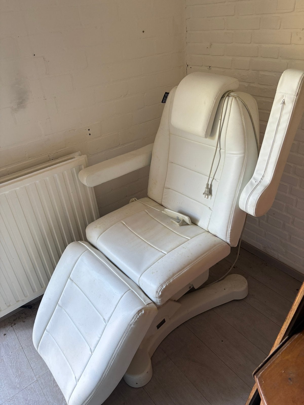 Elektrische behandelstoel Reeve + tabouret professioneel, Ophalen, Gebruikt, Massagestoel of Kussen