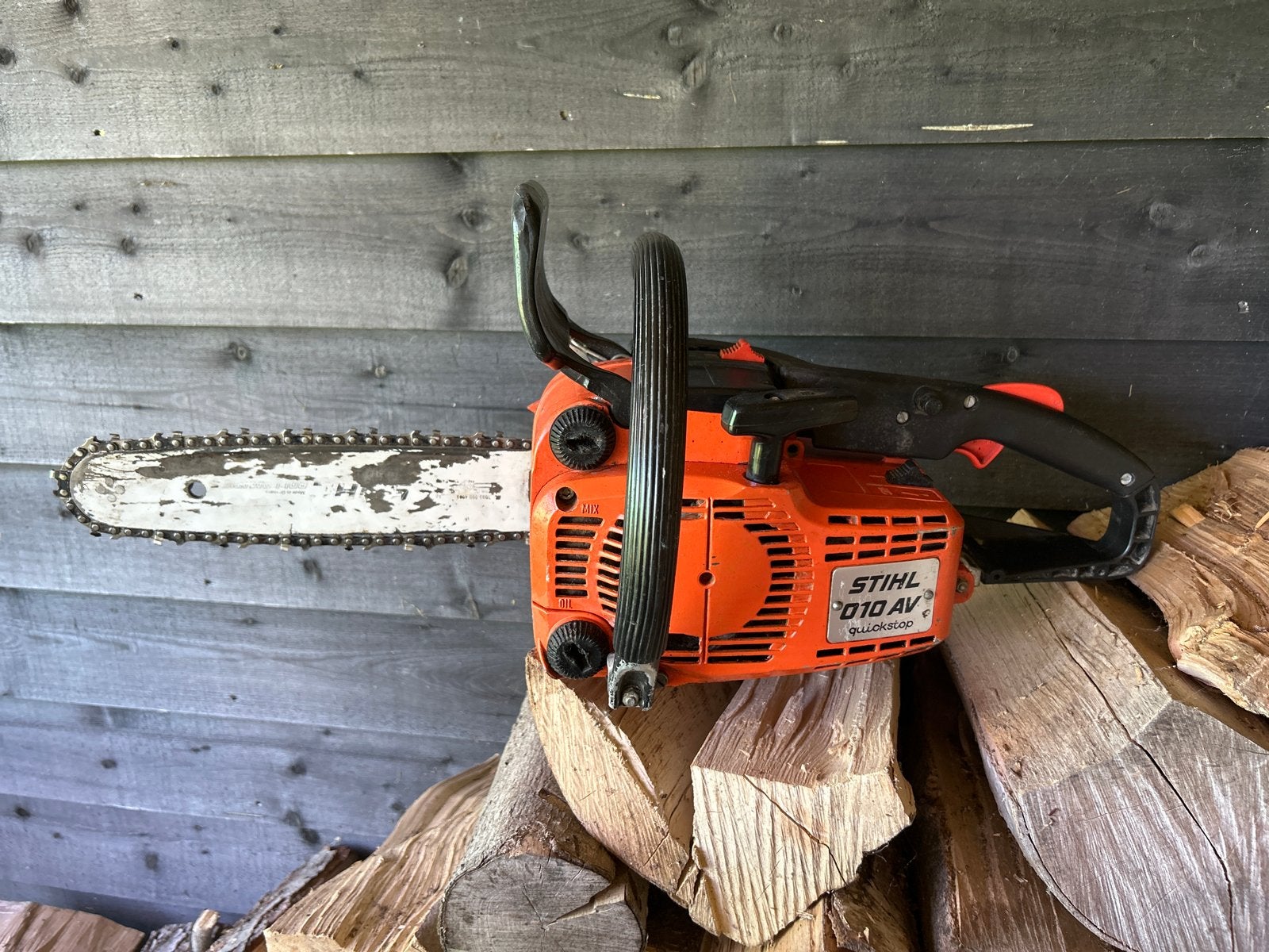 Stihl 010 AV Kettingzaag - Start, loopt en smeert goed, Doe-het-zelf en Verbouw, Gereedschap | Zaagmachines, Gebruikt, 70 mm of meer