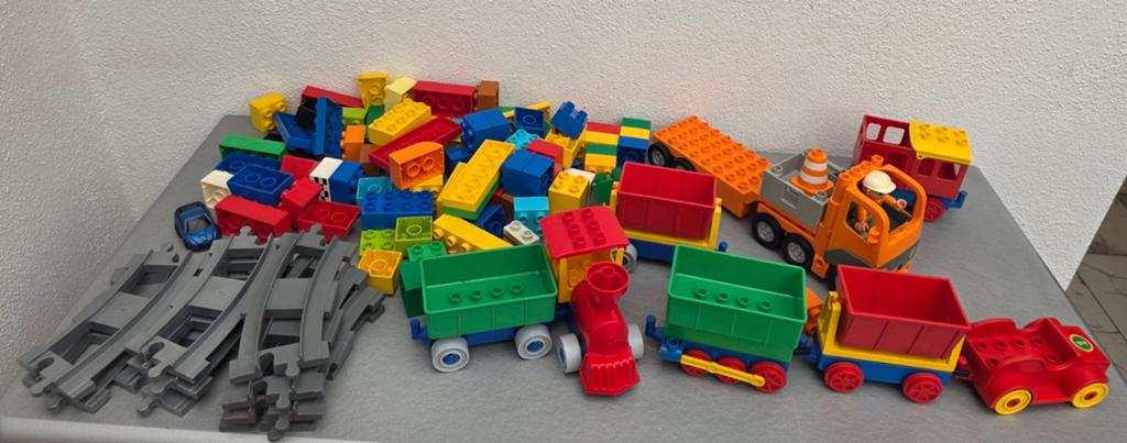 Grote Duplo set: trein, vrachtwagens en veel bouwstenen, Kinderen en Baby's, Speelgoed | Duplo en Lego, Ophalen of Verzenden, Inclusief minifiguren