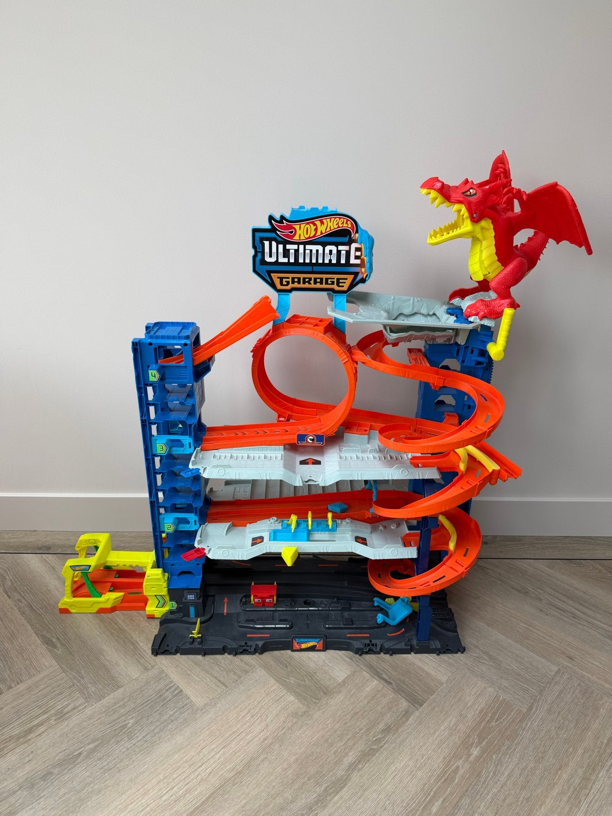 Hot Wheels Ultimate Garage met draak, Ophalen, Racebaan, Zo goed als nieuw, Hot Wheels