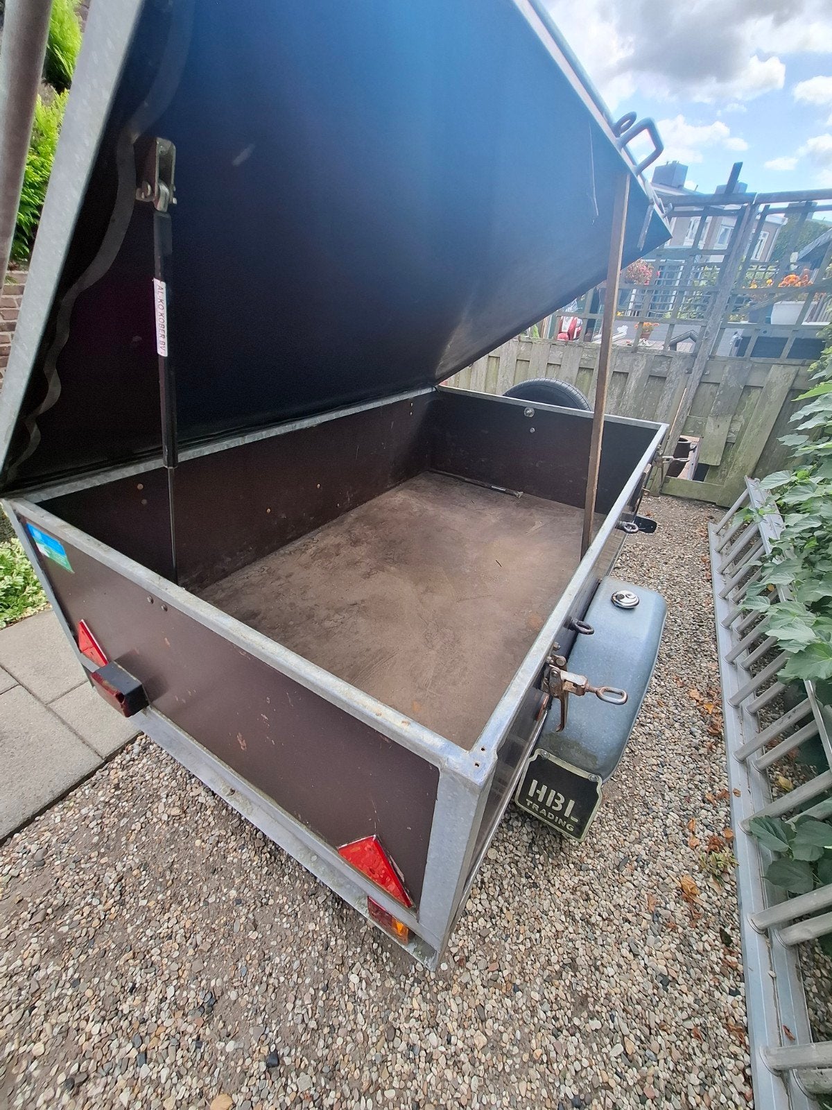 HBL aanhangwagen met deksel – geremd – nette staat, Ophalen