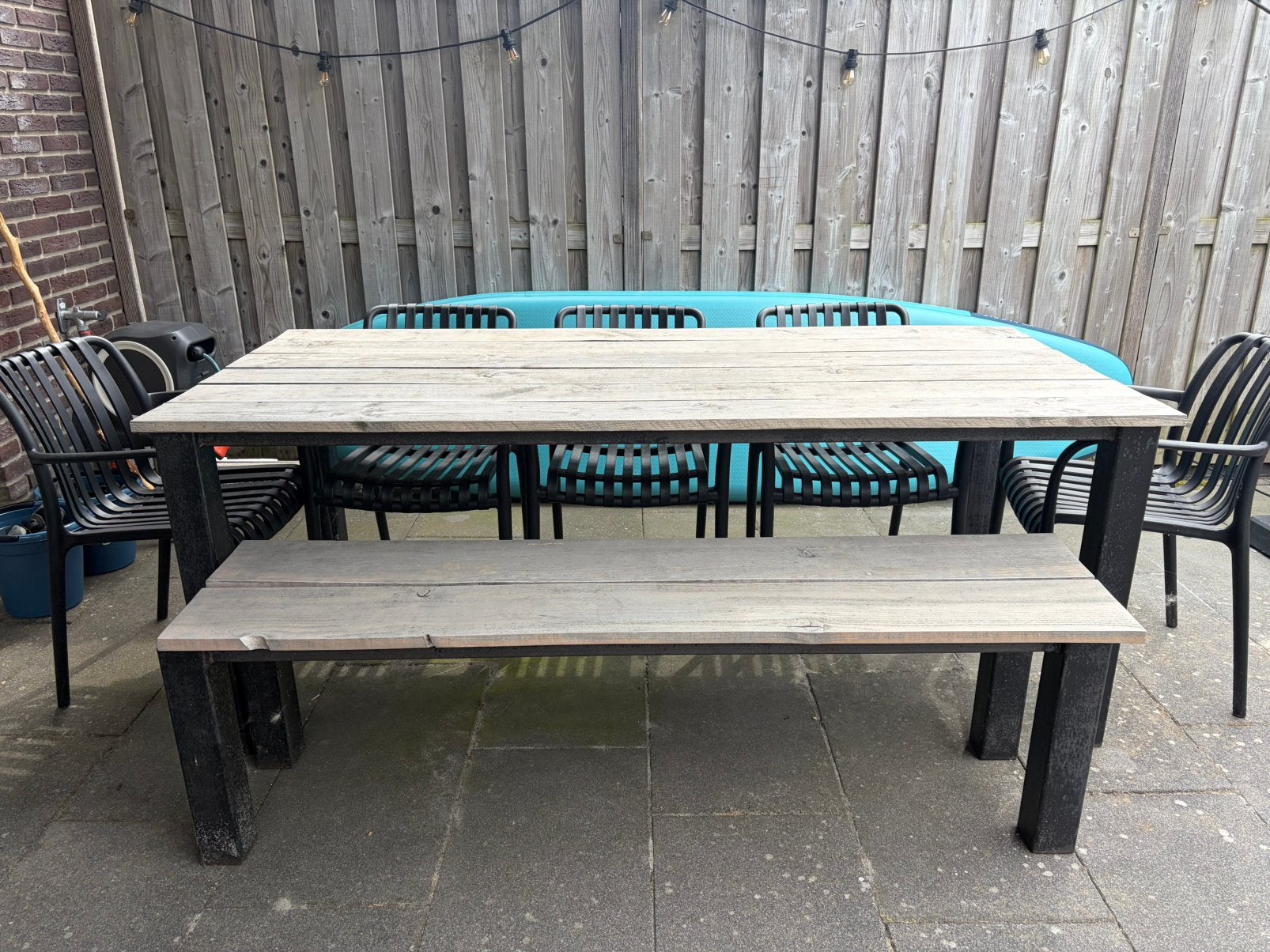 Tuintafel met bankje met zwart stalen onderstel, Ophalen, Zo goed als nieuw, Rechthoekig