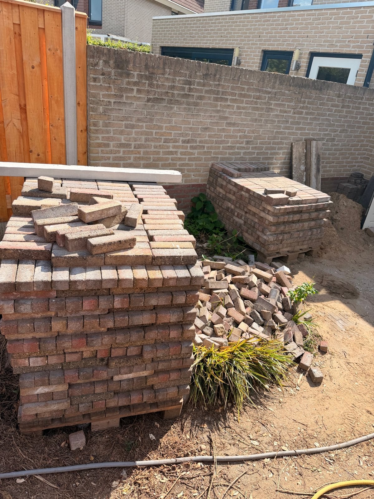 Gratis Waaltjes 20x5cm - ca. 30m2 (uitbreidbaar), Tuin en Terras, Tegels en Klinkers, Ophalen, Gebruikt, Klinkers, 10 m² of meer