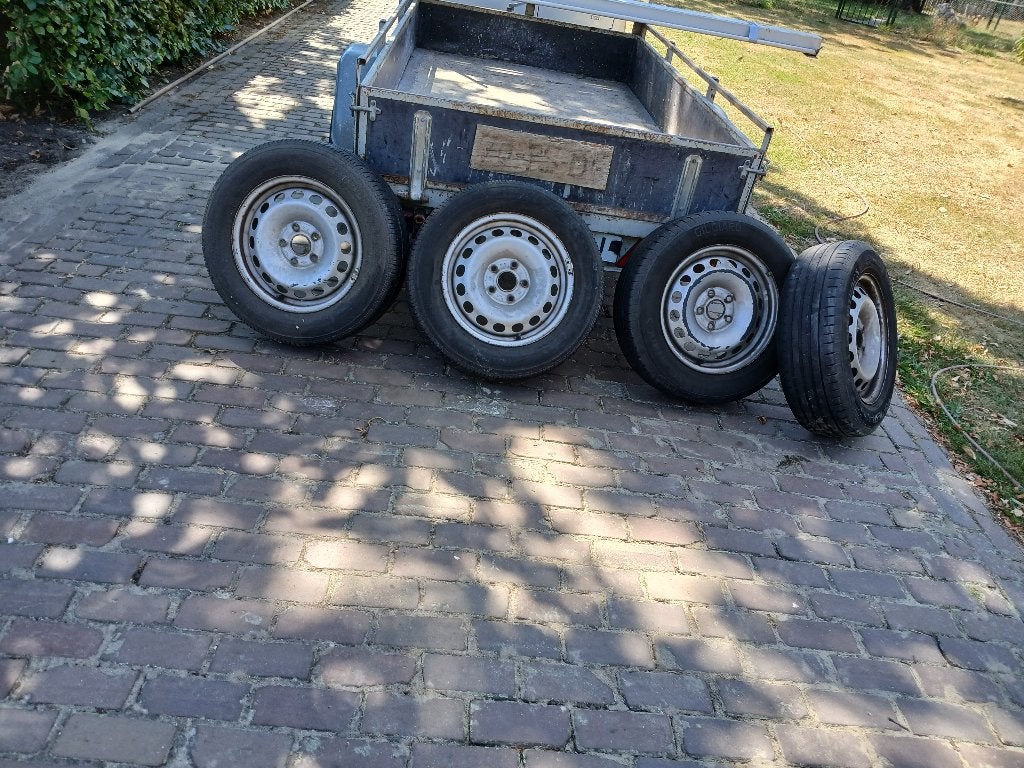 Setje winterbanden plus velgen VW Caddy, Ophalen