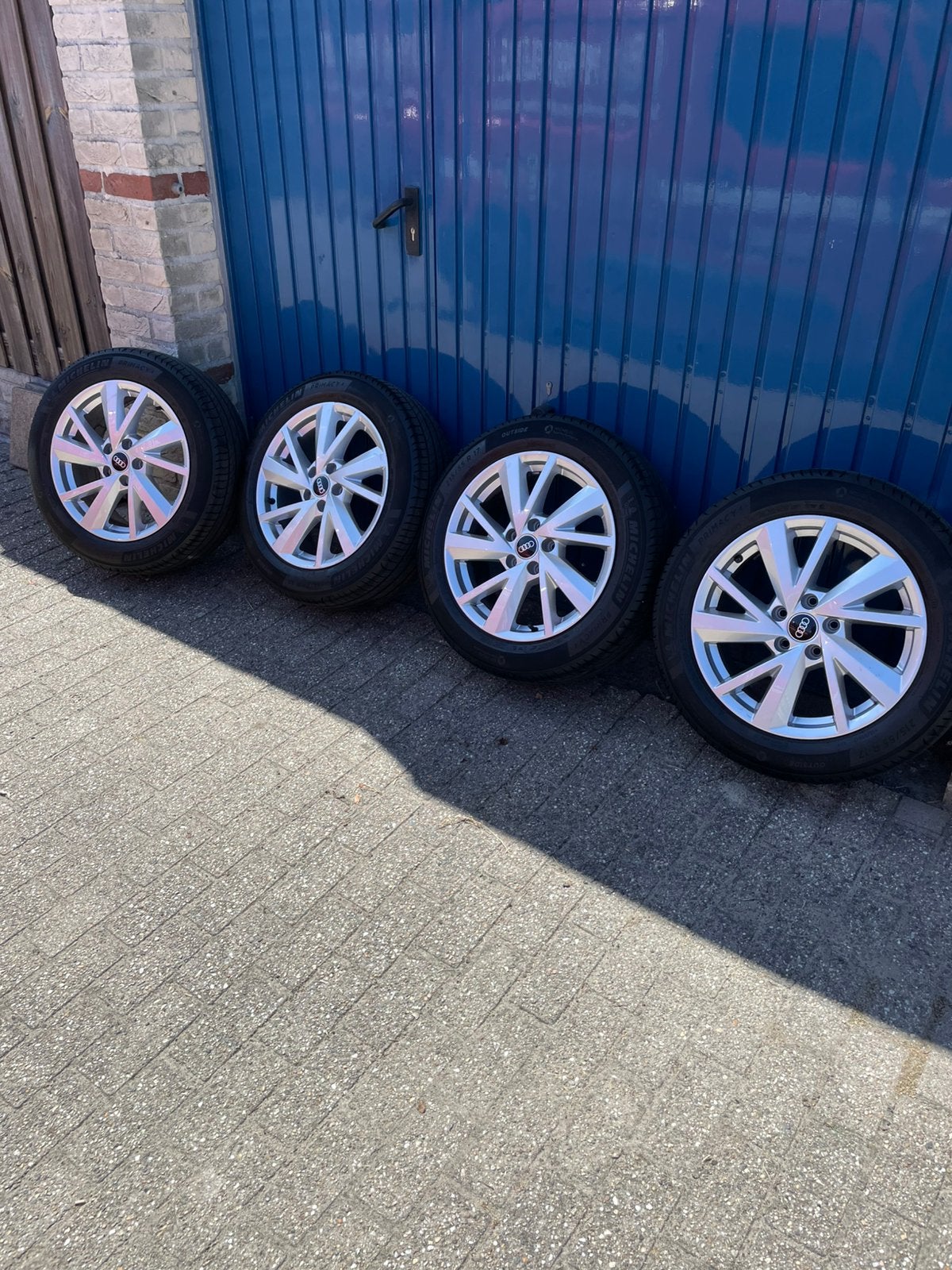 Audi velgen banden autobanden, Ophalen