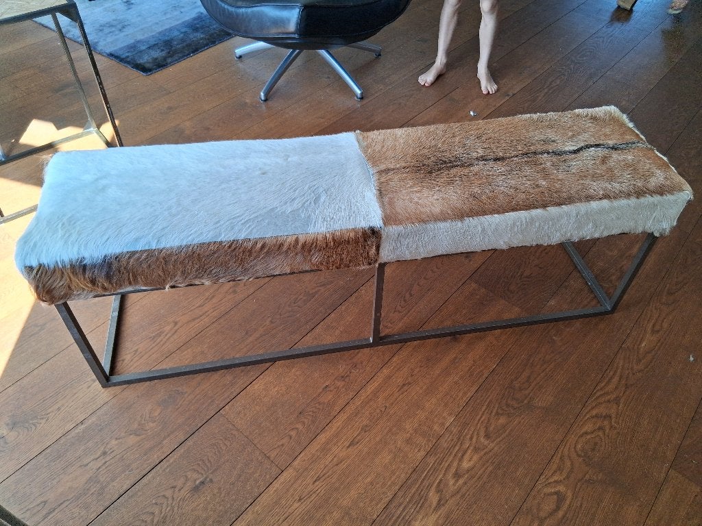 Bankje Geiten Leer/vacht, Huis en Inrichting, Banken | Bankstellen, Ophalen, Gebruikt, Minder dan 75 cm, Tweepersoons