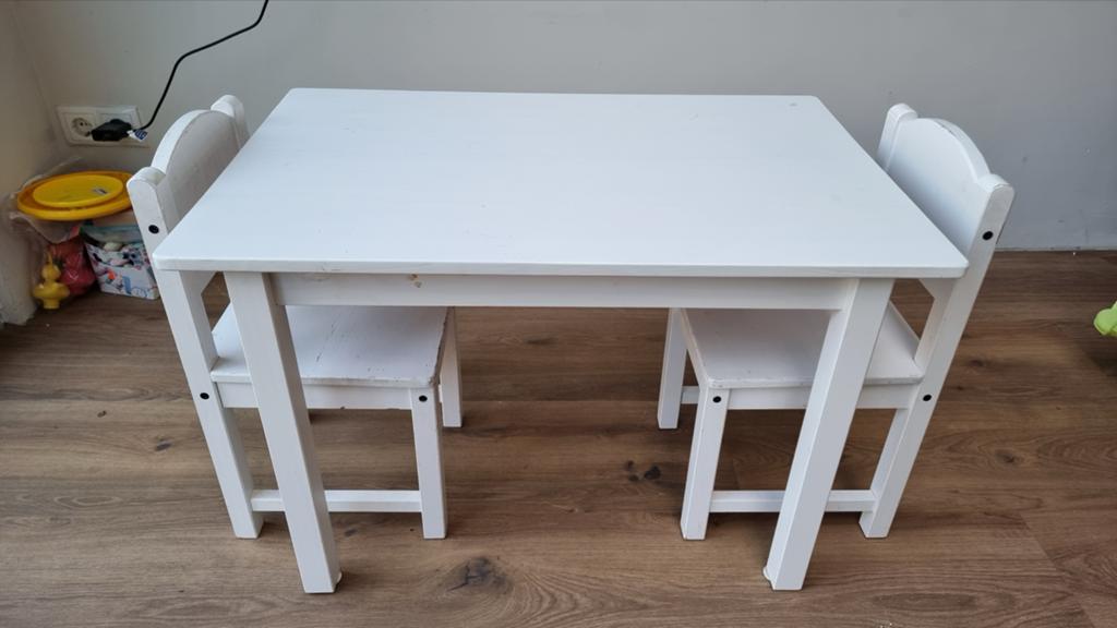 Witte Ikea Sundvik kindertafel met 2 stoeltjes, Kinderen en Baby's, Kinderkamer | Tafels en Stoelen, Ophalen, Gebruikt, Tafel(s) en Stoel(en)