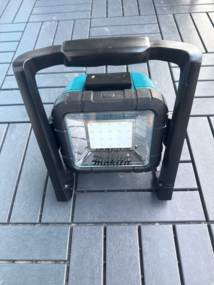 Makita DML805 LED Bouwlamp – ZGAN (230V / 14.4V / 18V), Doe-het-zelf en Verbouw, Ophalen of Verzenden, Zo goed als nieuw, Minder dan 50 watt