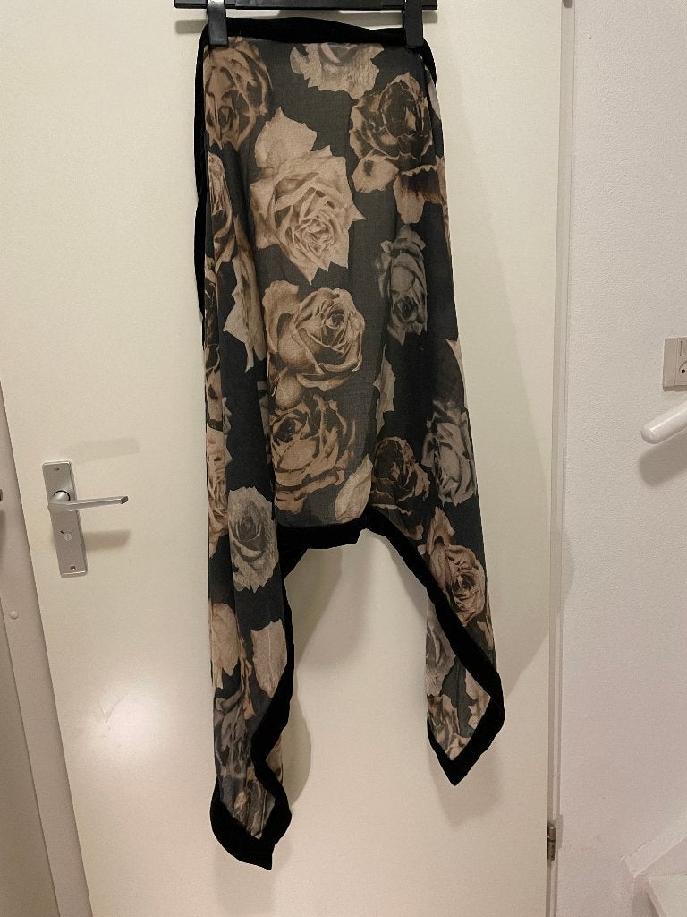 Romano Shawls Pashmina met rozenprint, Kleding | Dames, Maat 46/48 (XL) of groter, Ophalen of Verzenden, Romano Shawls, Pashmina
