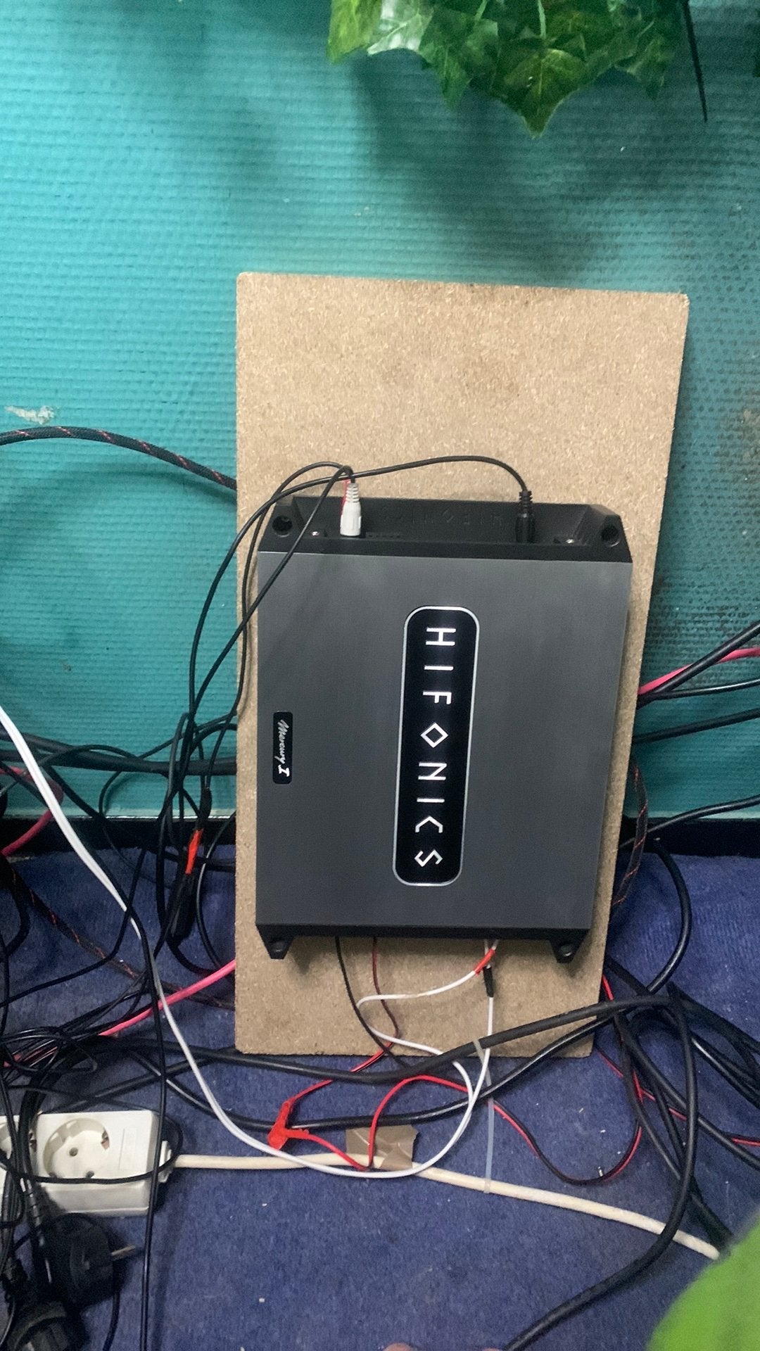 hifonics mercury 1 v2, Ophalen of Verzenden, Zo goed als nieuw, Subwoofer, Overige merken