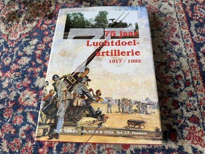 75 Jaar Luchtdoelartillerie 1917 - 1992., Niet van toepassing, Ophalen of Verzenden, Zo goed als nieuw, Meerdere auteurs