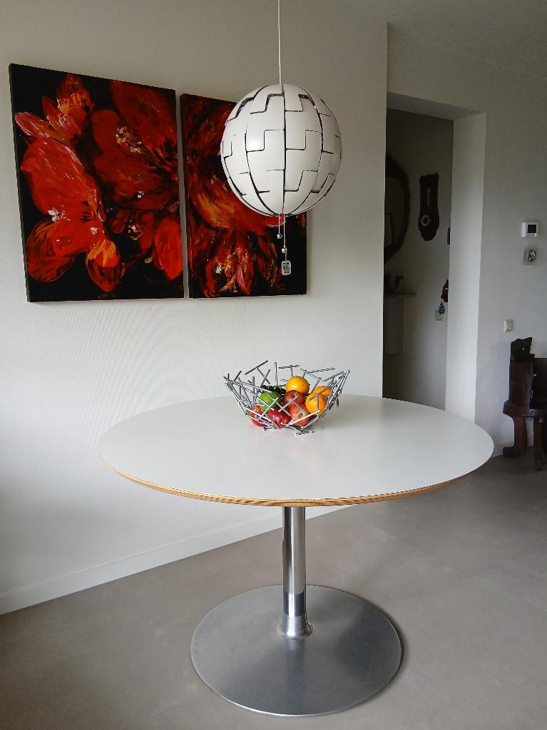 Artifort design eettafel, Huis en Inrichting, Ophalen, Overige materialen, Rond, Modern en toch tijdloos