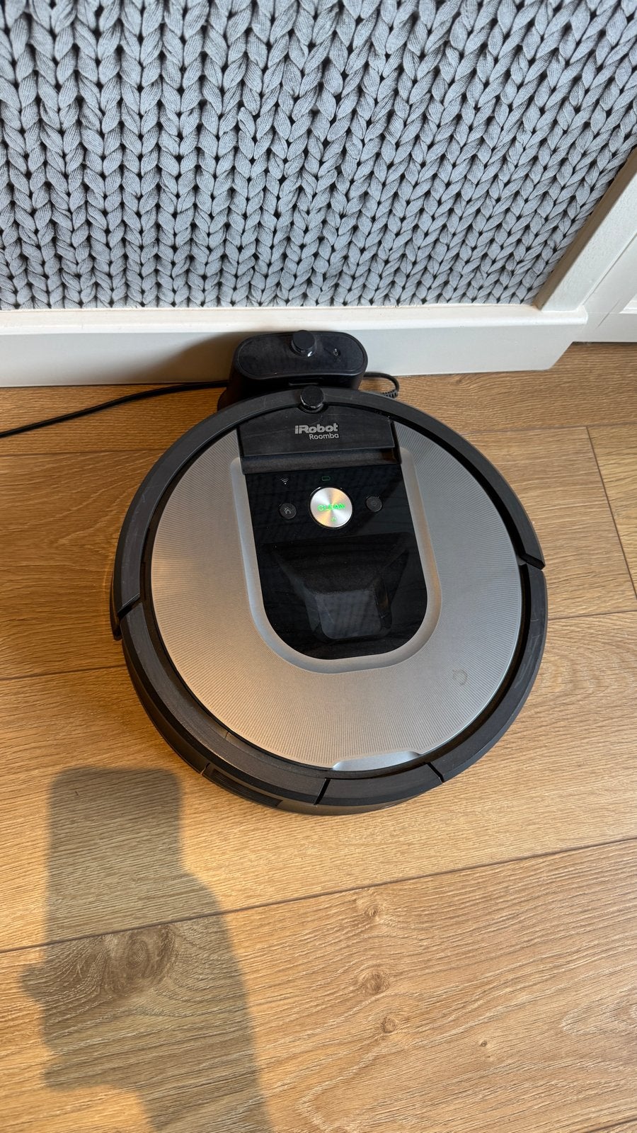 iRobot Roomba 960 Robotstofzuiger met Oplaadstation, Witgoed en Apparatuur, Ophalen, Gebruikt, IRobot, Oplaadstation