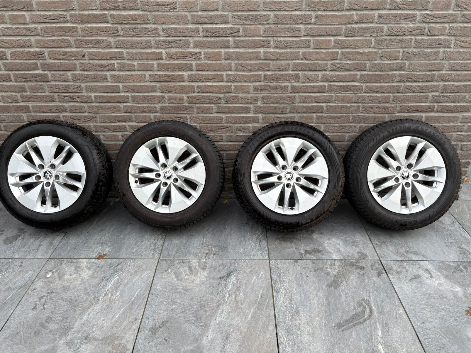 Goodyear All Season banden met Skoda velgen, Ophalen, Gebruikt, 16 inch, Banden en Velgen